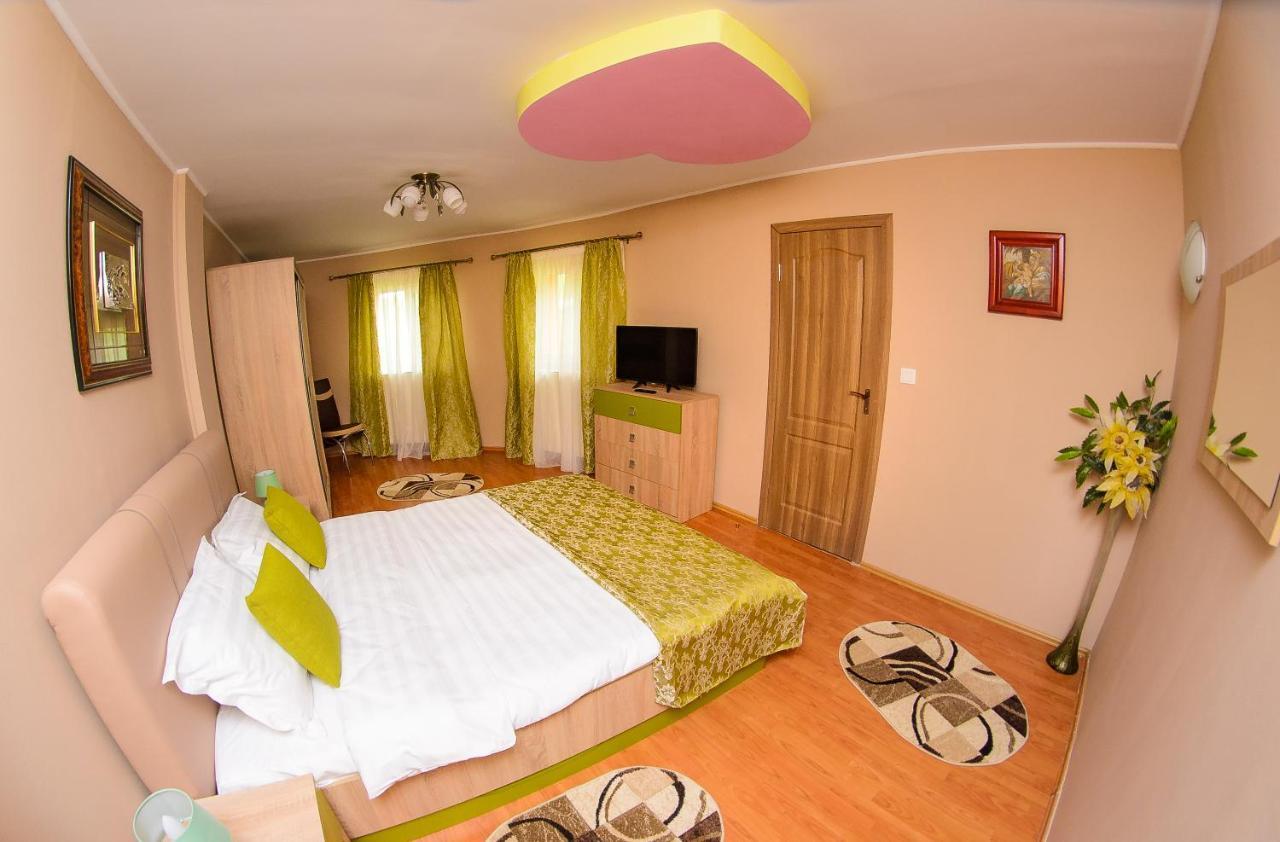 Casa Liana Hotel Oradea Luaran gambar